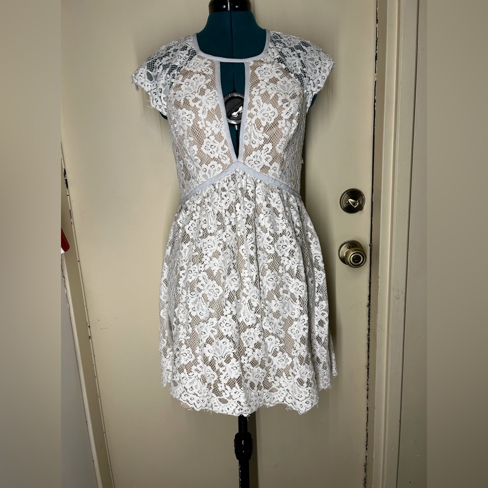 White lace Lulu’s dress